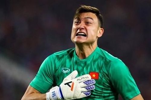 Rời Việt Nam, Văn Lâm đi tìm 'hơi ấm gia đình' tại Nga