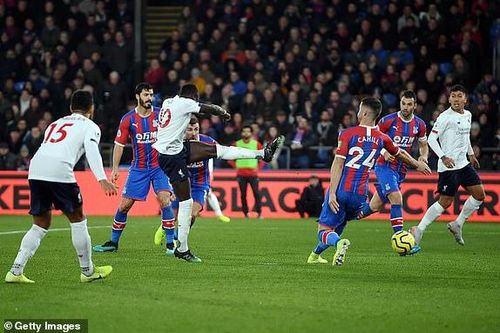 Liverpool đánh bại Crystal Palace, bất bại 13 trận liên tiếp