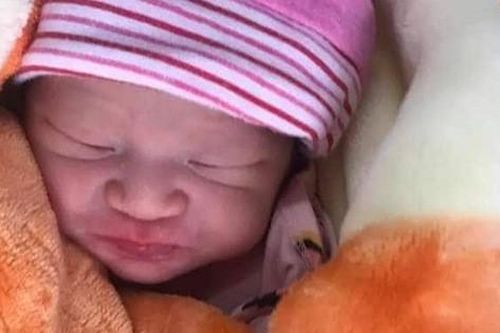 Quảng Ninh: Bé trai vừa chào đời bị bỏ rơi tại cửa đền Cặp Tiên