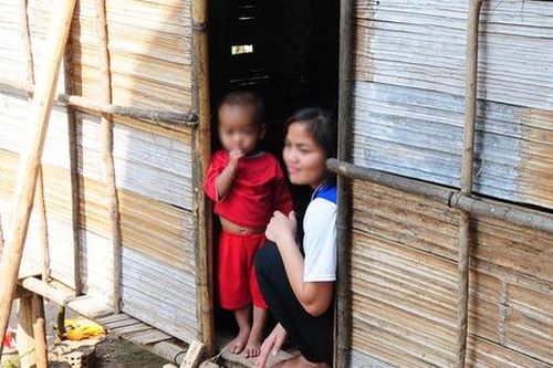 Quảng Ngãi: Những thiếu nữ làm mẹ khi còn ngồi trên ghế nhà trường