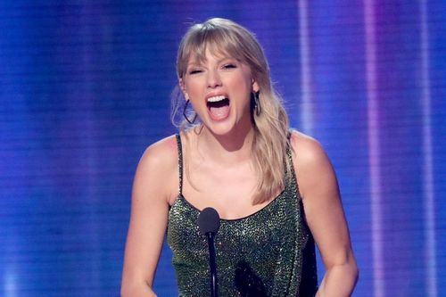 Taylor Swift ẵm 25 chiếc cúp, vượt kỷ lục Michael Jackson ở AMAs