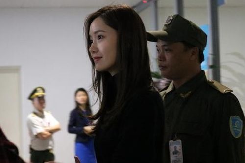 Yoona nổi bật, Jang Dong Gun được khen phong độ khi đến Hà Nội