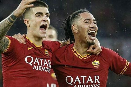 Chris Smalling ghi 1 bàn, kiến tạo 2 bàn giúp Roma đại thắng 3-0, fan MU kêu gào đòi Smalldini trở lại?