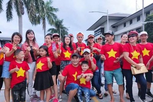 Sân Binan sôi động trước giờ Đội tuyển U22 Việt Nam thi đấu