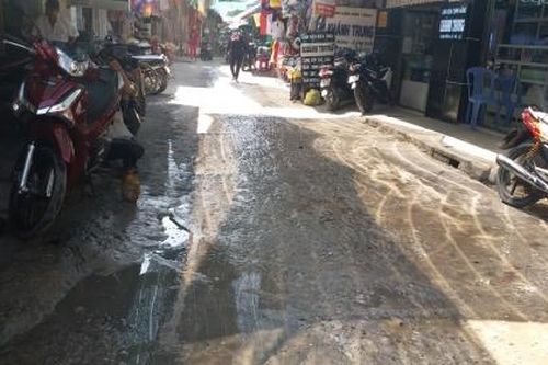 Bạc Liêu: Dân bức xúc với đường bê tông độn cát