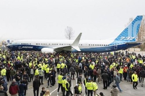 Hàng nghìn nhân viên Boeing chứng kiến sự ra mắt máy bay 737 MAX 10 mới