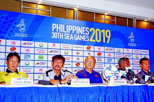 Bóng đá nam SEA Games 30: Bảng B nóng từ phòng họp báo tới sân cỏ
