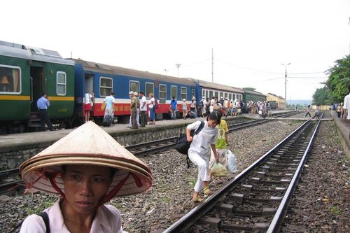 Đường sắt 100.000 tỷ đồng Hải Phòng- Lào Cai: Lãng phí?
