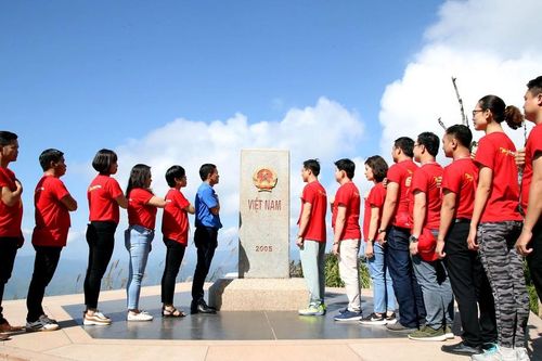 Lan tỏa tình yêu đất nước nơi cực Tây Tổ quốc