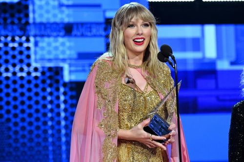 Taylor Swift lập kỷ lục mới tại AMAs