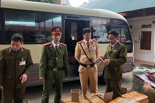 Lạng Sơn: Tạm giữ trên 3.000 lọ sơn móng tay nhập lậu