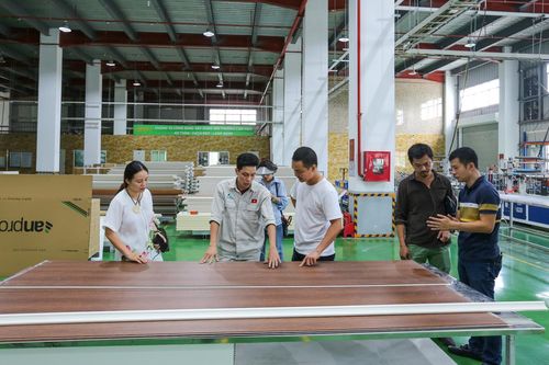 Nhựa Hà Nội 'xắn tay' làm thêm nghề mới