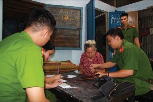 Chính trị - Xã hội An sinh xã hội Về tận nhà làm giấy chứng minh nhân dân cho người già