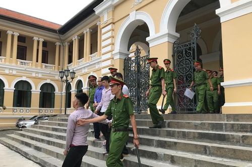 Giả xe ôm công nghệ đi cướp lãnh án 60 năm tù
