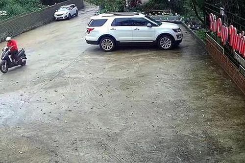 Truy tìm cặp đôi mượn 2 xe máy của bạn rồi đi cầm và bán