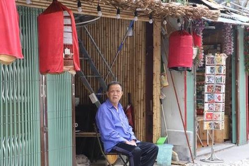 Phố cà phê đường tàu ở Hà Nội ra sao sau đề nghị di dời của Bộ Giao thông vận tải?