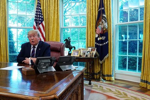 Tổng thống Trump bỏ rơi Phòng Bầu dục, chuyển sang làm việc ở tư dinh