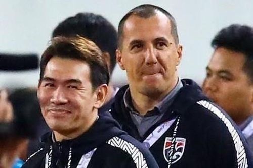 FIFA không kỷ luật trợ lý HLV Thái Lan khiêu khích ông Park