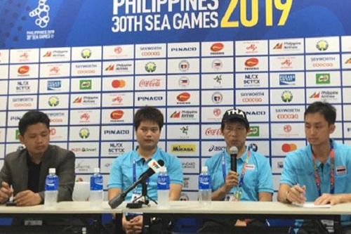 HLV Nishino thất vọng, bị truyền thông Thái Lan chất vấn vì thua Indonesia