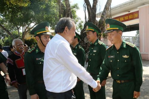 Phó Thủ tướng thăm Đồn Biên phòng cửa khẩu quốc tế Lệ Thanh
