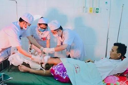 Phẫu thuật nối ghép thành công cho bệnh nhân bị đứt bàn chân