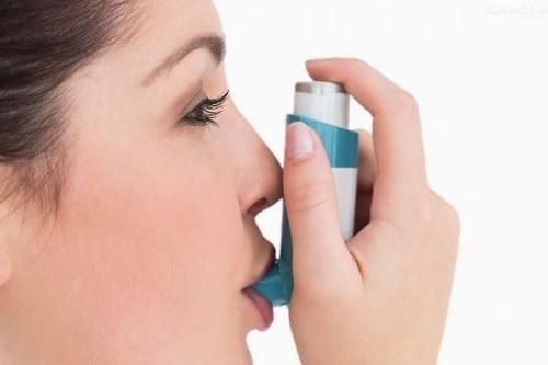 Khám và phát thuốc miễn phí cho bệnh nhân hen phế quản
