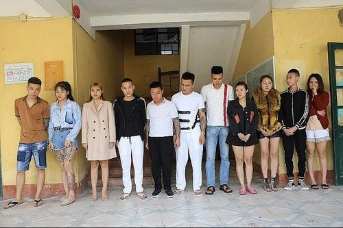 Vĩnh Phúc: Bắt hàng chục nam thanh nữ tú đang 'phê' ma túy