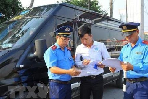 Hà Nội tăng cường xử lý vi phạm các xe chở khách, xe quá tải
