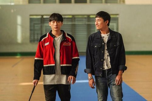 Review 'Anh trai yêu quái': Isaac đóng tốt hơn thời 'Song Lang', Kiều Minh Tuấn diễn xuất thần khiến người xem cười rồi khóc nức nở