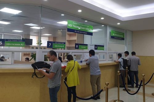 Thanh toán viện phí không dùng tiền mặt: 'Cửa rộng' sao vẫn khó khăn?