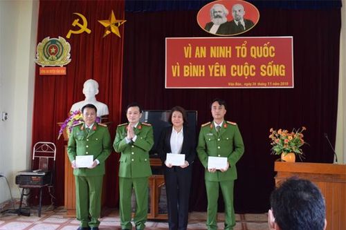 Khen thưởng đột xuất Công an huyện Văn Bàn triệt phá thành công chuyên án ma túy
