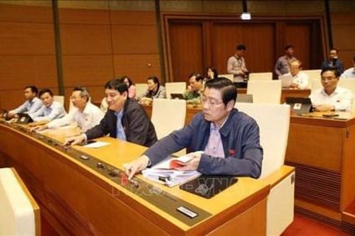 Kỳ họp thứ tám, Quốc hội khóa XIV: Thông qua một số dự thảo luật, Nghị quyết
