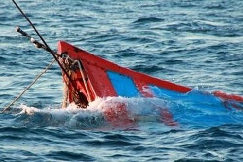 3 ngư phủ mất tích khi tàu cá chìm trên biển