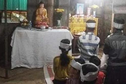 Con trai về nhà, bàng hoàng thấy mẹ tử vong trong tư thế treo cổ
