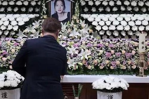 Cha mẹ không xuất hiện trong đám tang Goo Hara