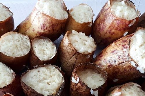 Người Malaysia nấu cơm với cây ăn thịt