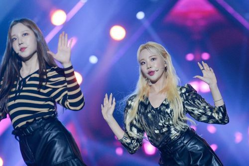 TWICE và dàn idol Kpop khuấy động sân vận động Mỹ Đình ở AAA 2019