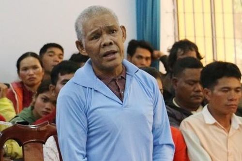 Người đàn ông cắt cổ con trai lĩnh 8 năm tù