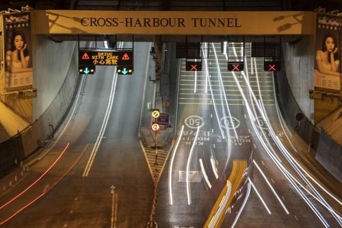 Hầm vượt biển mở lại, cuộc bao vây đại học sắp kết thúc ở Hong Kong