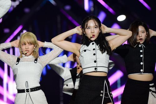 Khoảnh khắc nóng bỏng của thần tượng Kpop tại AAA 2019