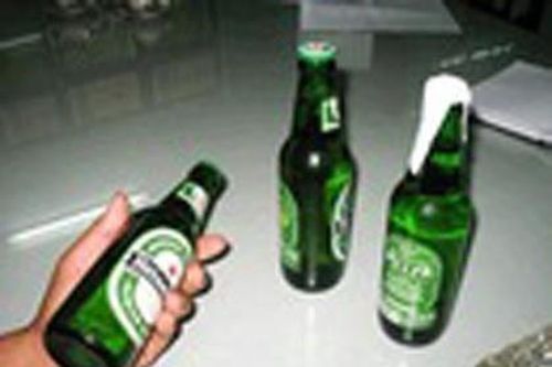 Phát hiện 150 thùng Heineken không ghi ngày sản xuất