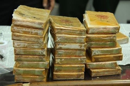 Thu 17 bánh heroin trong đường dây ma túy xuyên quốc gia