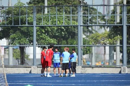Tấn Sinh và Trọng Hùng phải tập riêng, nhiều khả năng nghỉ trận gặp U22 Lào
