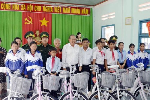 Phát huy truyền thống, xây dựng buôn làng ngày càng văn minh, giàu đẹp