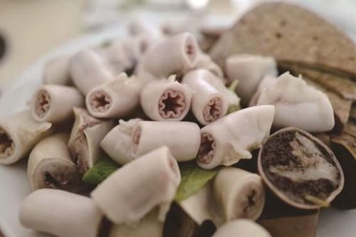 Ăn kiểu này lòng lợn thành 'thuốc độc', biết mà tránh cho xa kẻo 'hối không kịp'