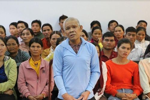 Nhiều lần bị đánh đập, cha dùng dao cắt cổ con trai bất hiếu
