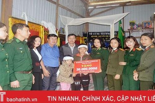 Trao 30 triệu đồng hỗ trợ cho 2 con thơ của cô giáo mầm non tử nạn giao thông