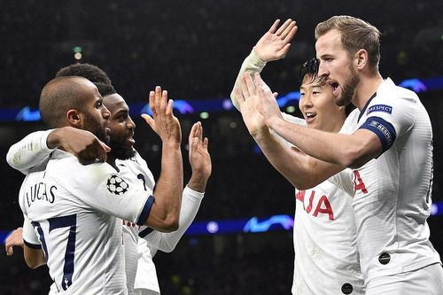 Tottenham ngược dòng ấn tượng trong ngày Mourinho tái xuất