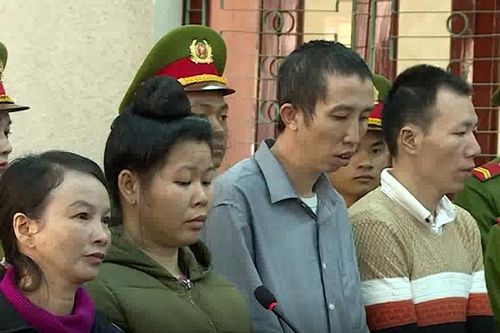 Mẹ nữ sinh giao gà và đồng phạm bị xét xử về tội buôn bán ma túy