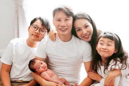 Hoàng Bách cho phép con xưng mày - tao với bố, liệu có lệch chuẩn?